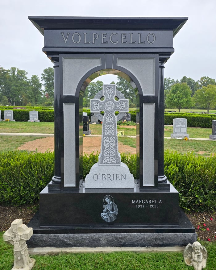 MCHUGH-TULLY MEMORIALS | STARLIGHT BLACK™ GRANITE & BLUE GRAY™ GRANITE POLISHED & TIFFANY FINISH | ROCK PITCH BASE